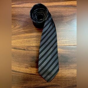 BOSS Hugo Boss Elegant Black and Gray Diagonal Striped  Silk Tie Made In Italy